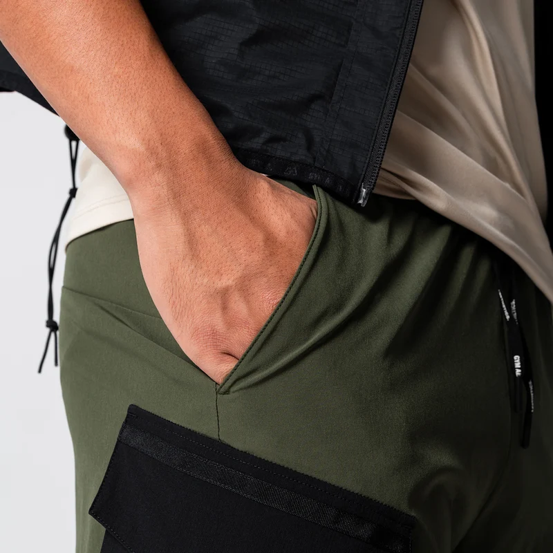 Color Blocking Functional Cargo 9 inch Running Shorts for Men