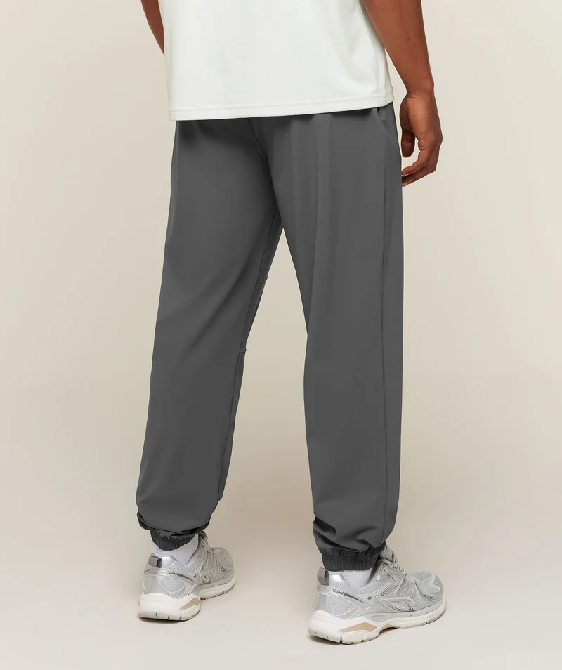 Gymshark Campus Crest Cuffed Woven Pant - Dark Grey