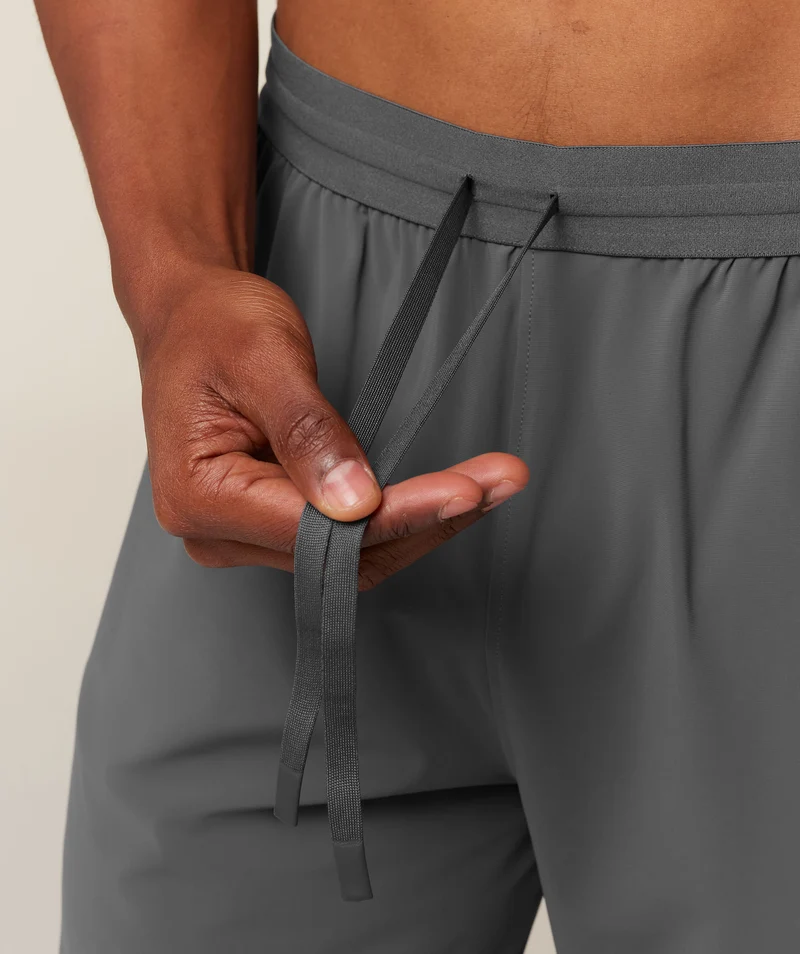 Gymshark Campus Crest Cuffed Woven Pant - Dark Grey