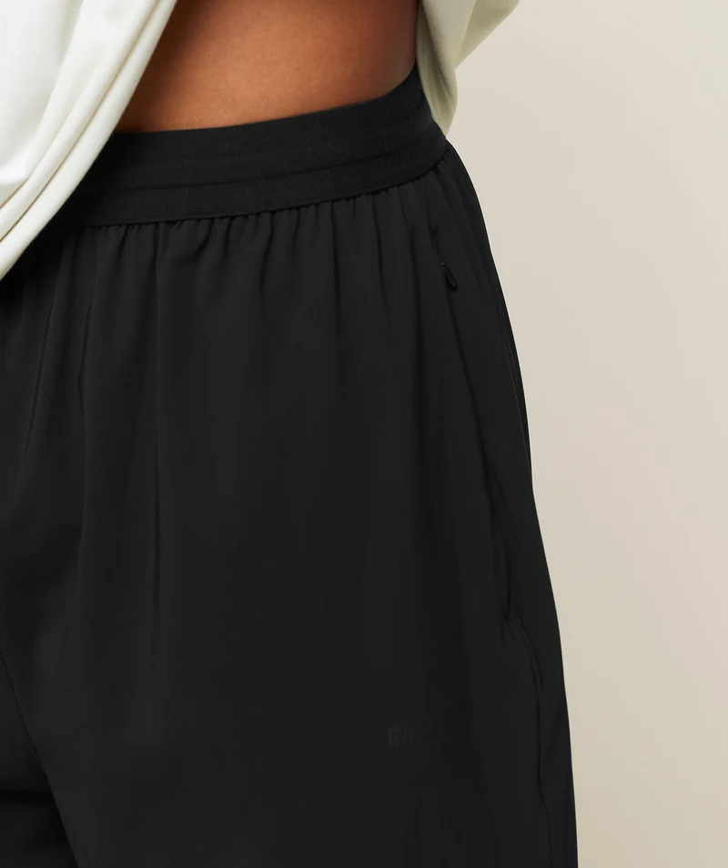 Gymshark Campus Crest Oversized Woven Pant - Black