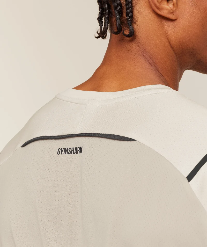 Gymshark Arrival Contrast T-Shirt - Tinted White/Pebble Grey
