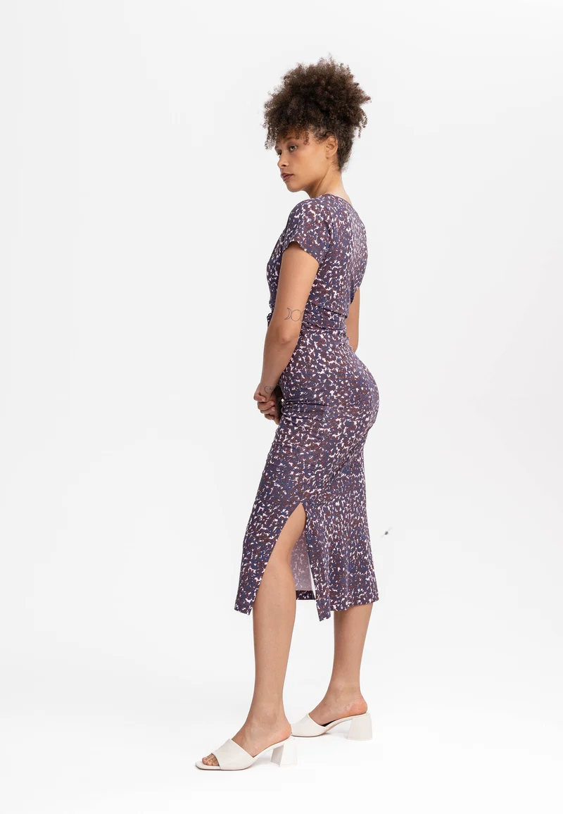 V-Neck Kleid lang Style SHREOSHI