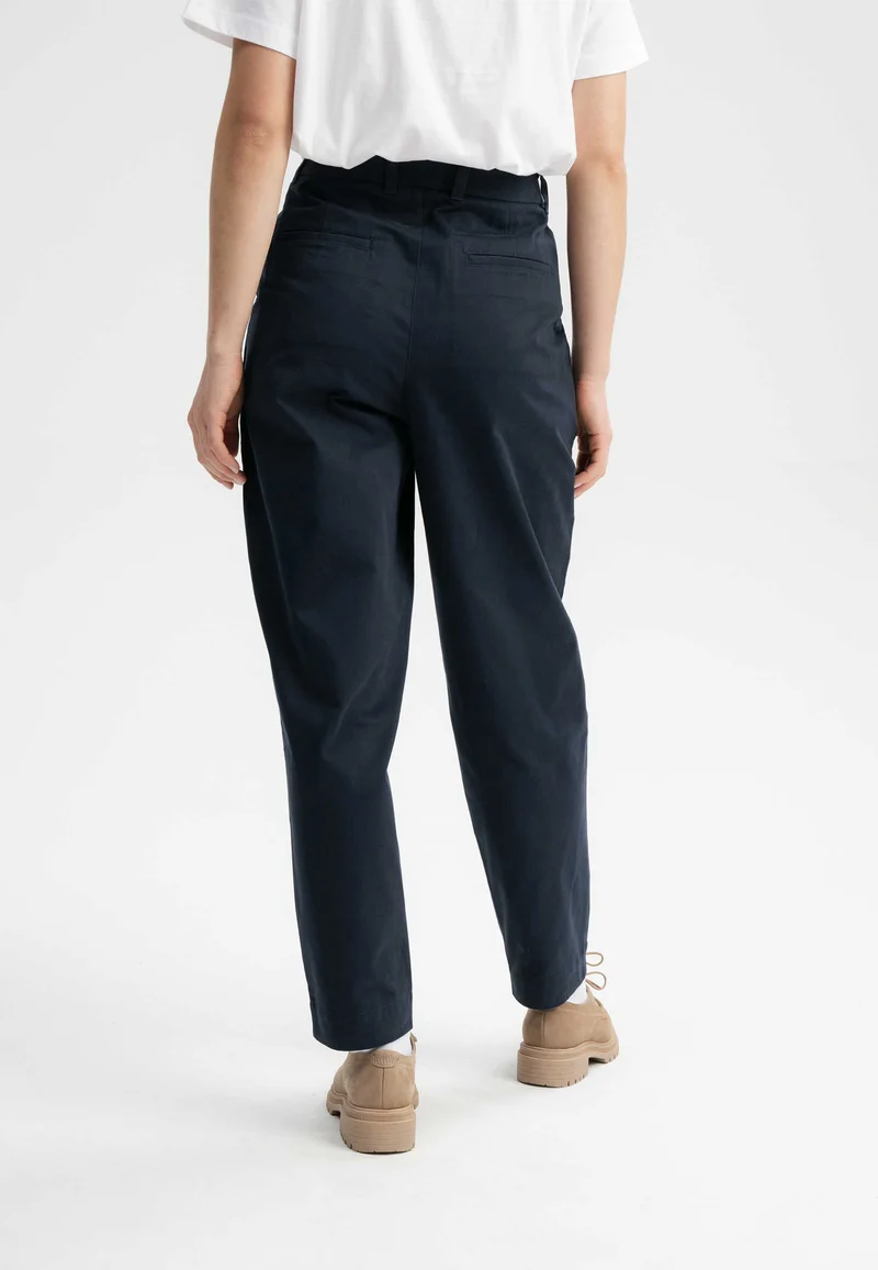 Hose mit hohem Bund und schmal zulaufendem Bein Style JANAKI
