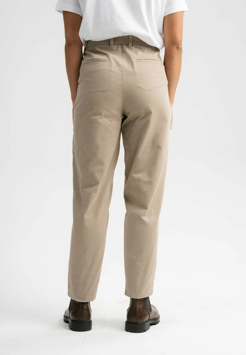 Hose mit hohem Bund und schmal zulaufendem Bein Style JANAKI