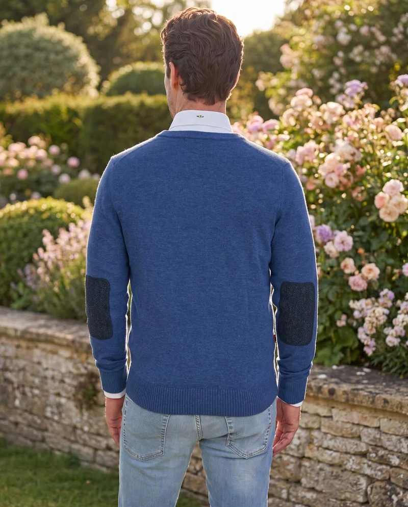 Merino-Lambswool Herrenpullover "Jordan" in denim blue – mit Harris-Tweed-Details