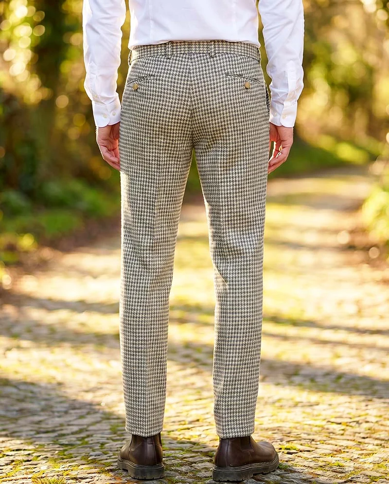 Harris Tweed Hose "Mr. Miller" in grey-cream houndstooth