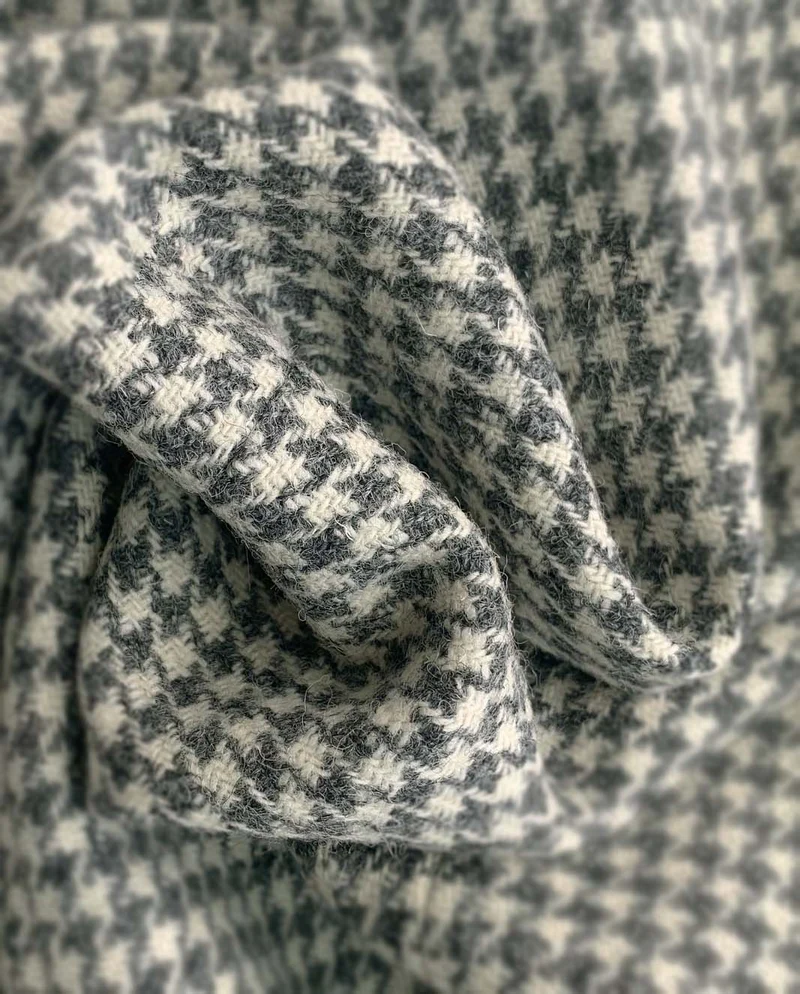 Harris Tweed Hose "Mr. Miller" in grey-cream houndstooth