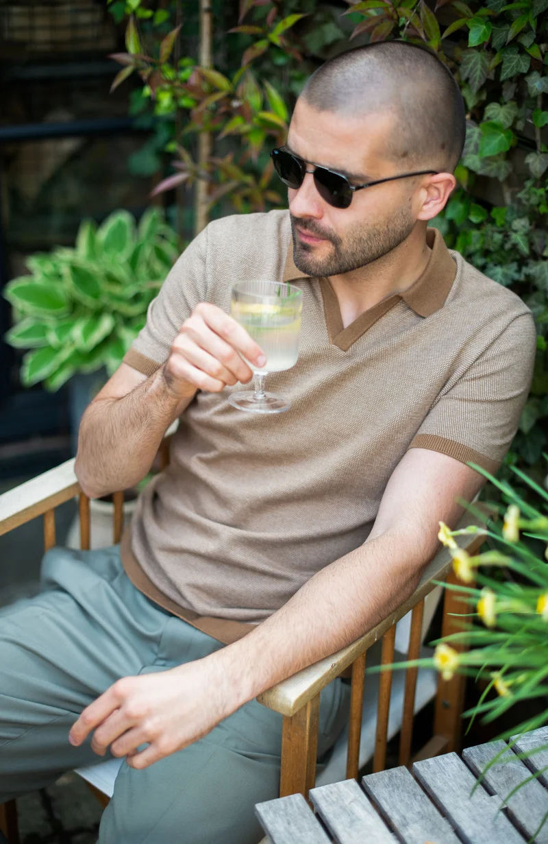 Leichtes Herren-Poloshirt mit Wabenmuster aus 100 % Baumwolle ohne Knöpfe