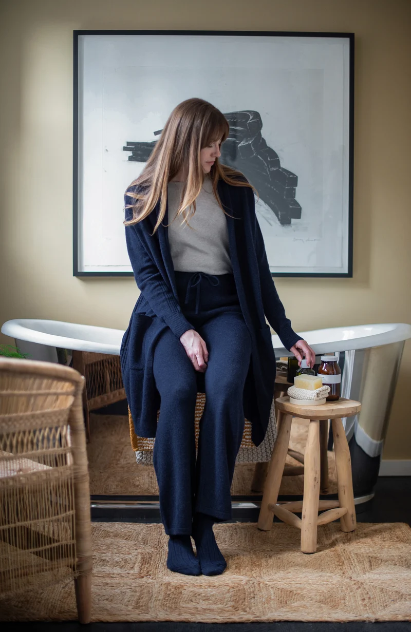 Langer Damen-Cardigan aus reiner Lammwolle mit Taschen