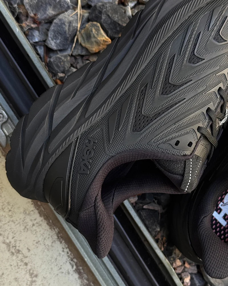 Hoka Clifton 11 UTL
