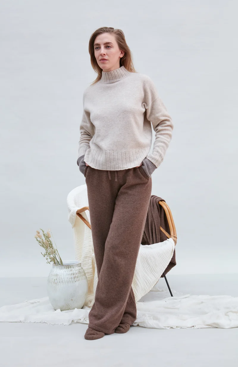 Damenpullover aus 100 % Lammwolle mit Kragen