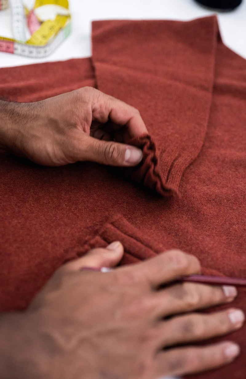 Damenpullover aus 100 % Lammwolle mit Kragen