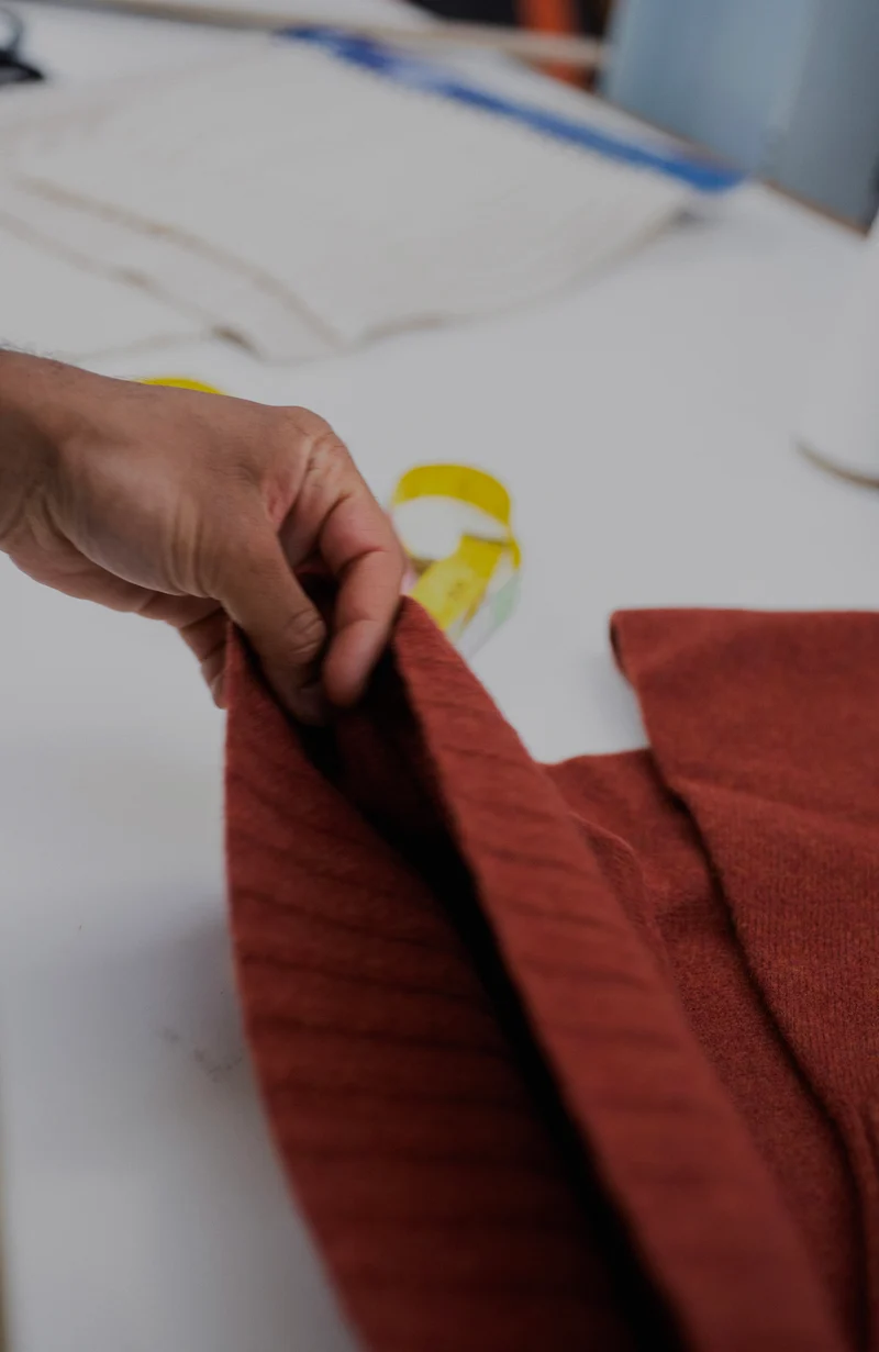 Damenpullover aus 100 % Lammwolle mit Kragen
