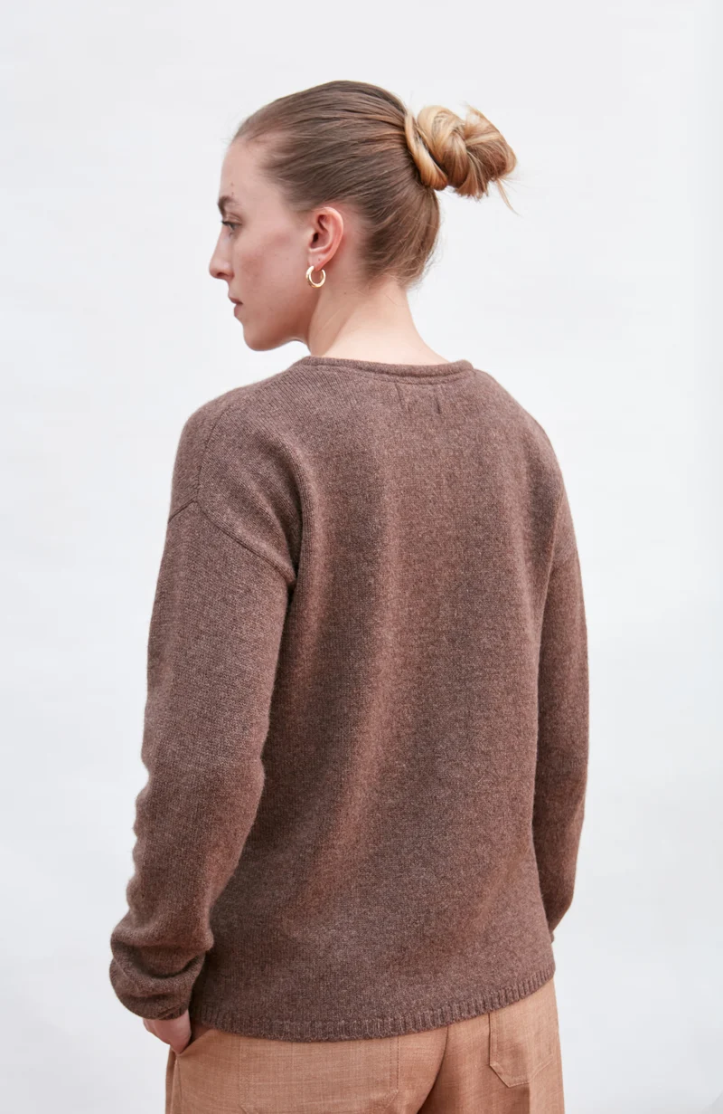 Mittelschwerer Damen-Cardigan mit Rundhalsausschnitt aus 100 % Lammwolle