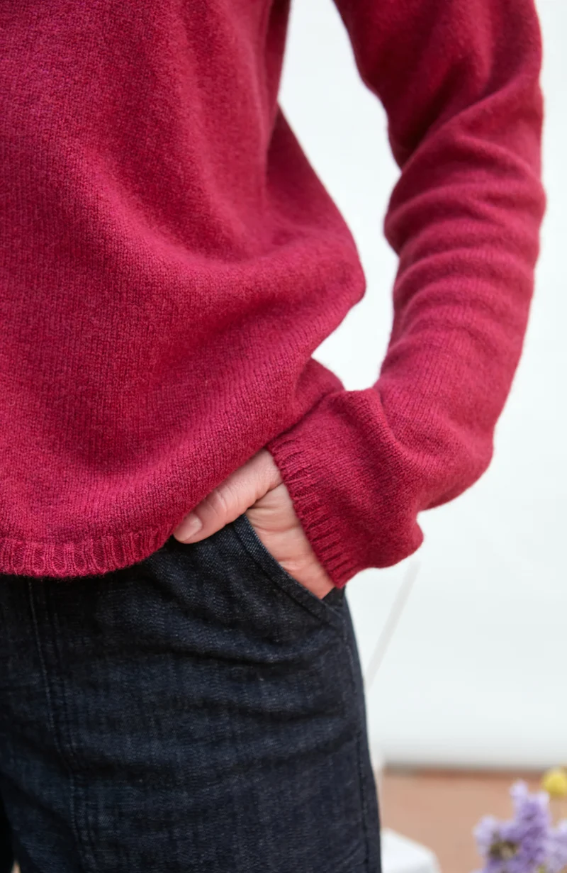 Mittelschwerer Damen-Cardigan mit Rundhalsausschnitt aus 100 % Lammwolle
