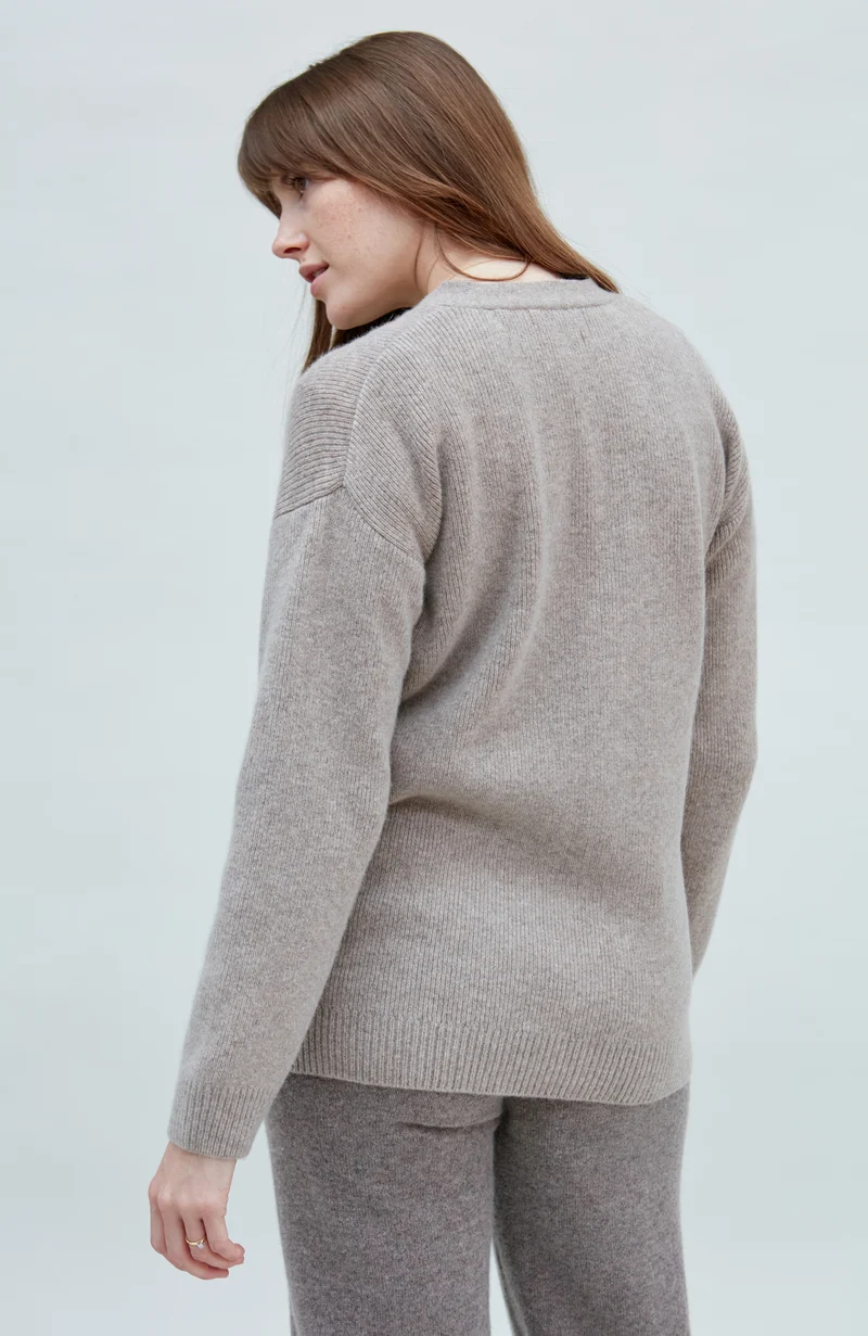 Gerippter Damen-Cardigan aus 100 % Lammwolle mit V-Ausschnitt und Taschen