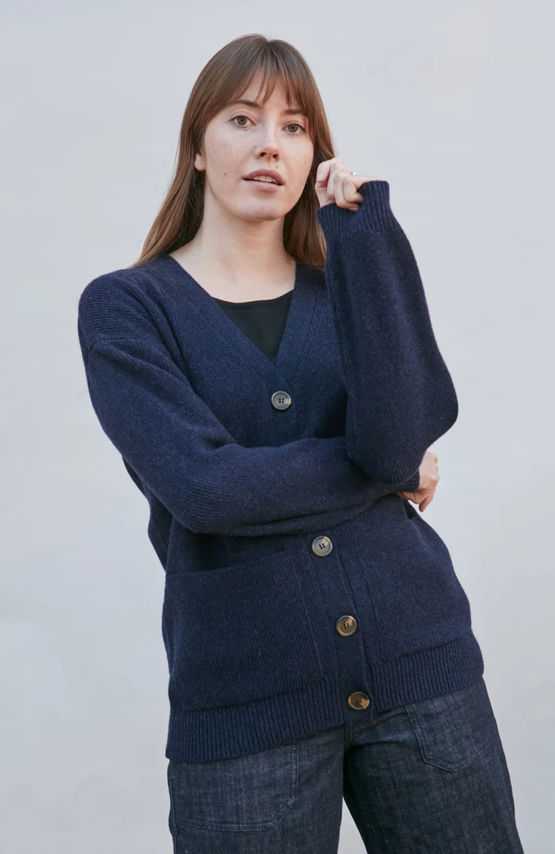 Gerippter Damen-Cardigan aus 100 % Lammwolle mit V-Ausschnitt und Taschen