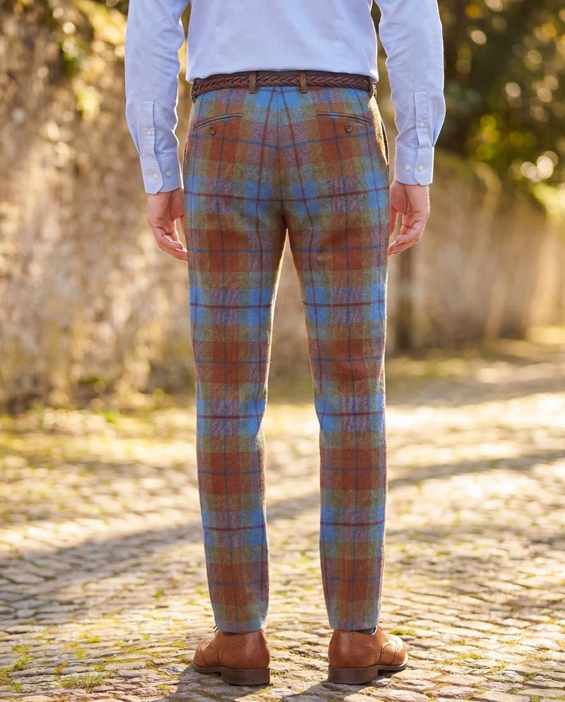 Harris Tweed Hose "Mr. Miller" in Gold Tartan