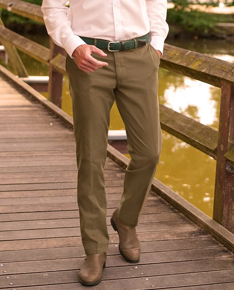 Herren-Winter-Chino "Mr. Jones" in Mud – Premium Pima-Cotton