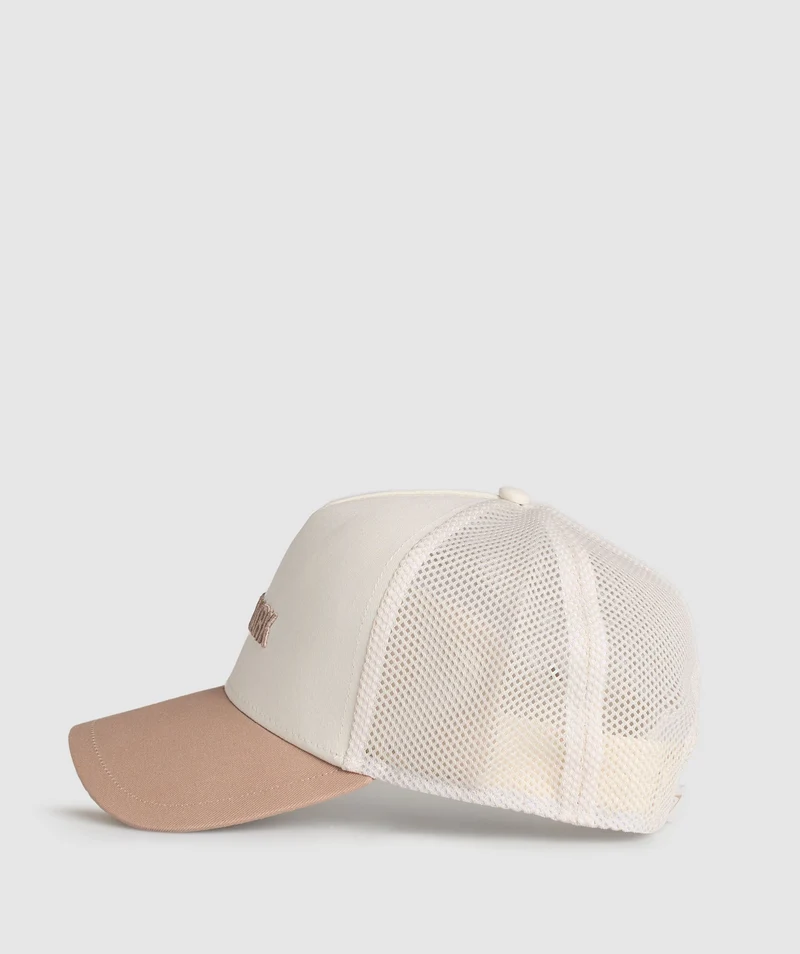 Gymshark Wordmark Trucker Cap - Oat White/Deep Fawn Brown