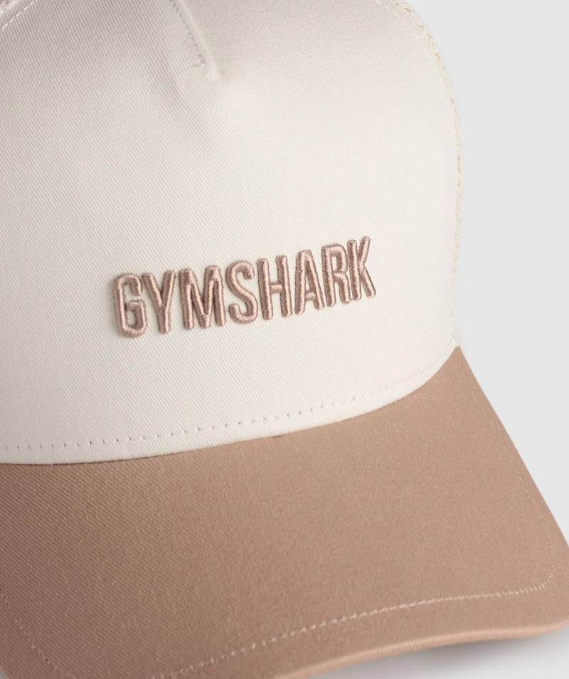 Gymshark Wordmark Trucker Cap - Oat White/Deep Fawn Brown