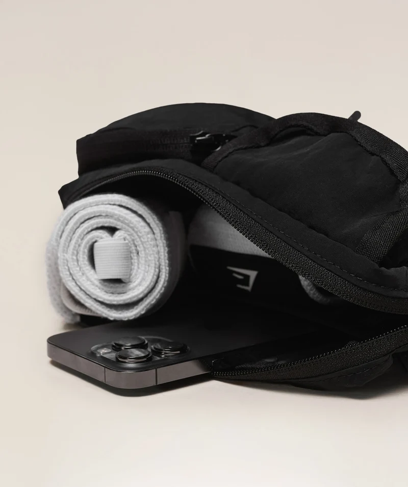 Gymshark Pleat Sling Bag - Black