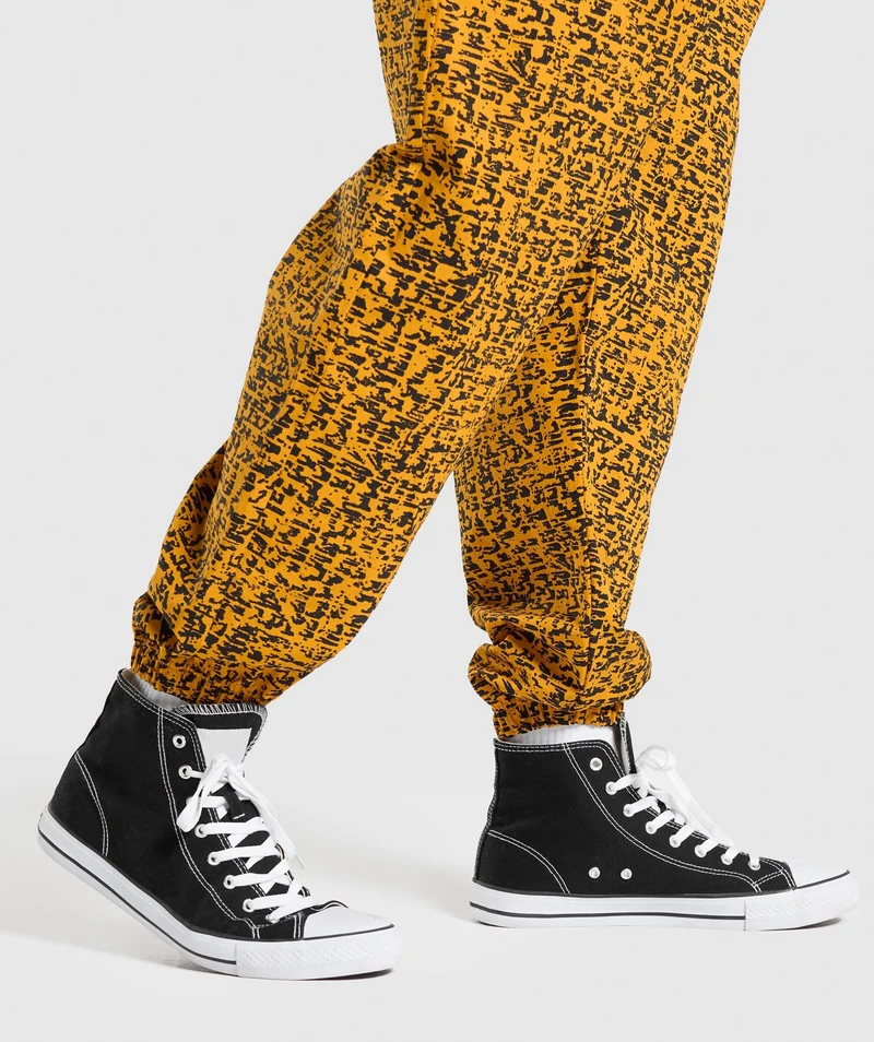 Gymshark Lifting Oversized Printed Woven Joggers - Burnt Yellow