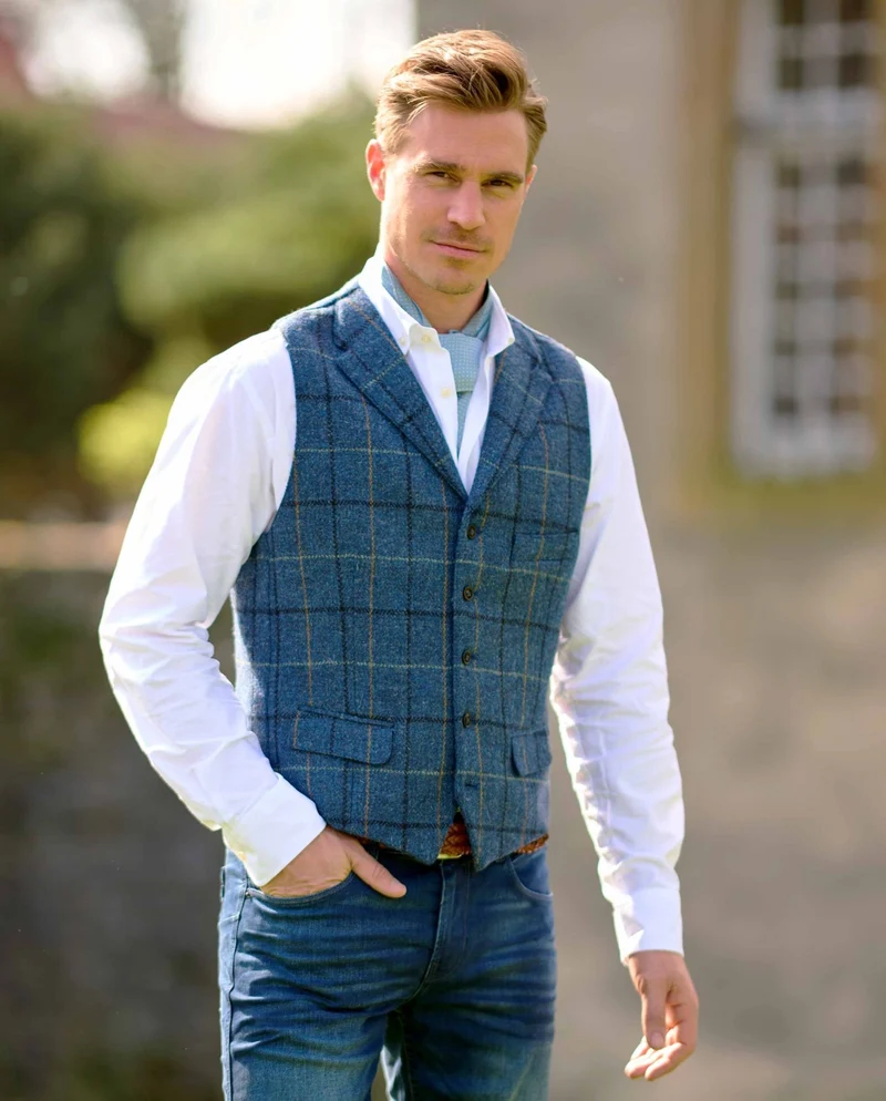 Harris Tweed Weste "Wales" in blue overcheck