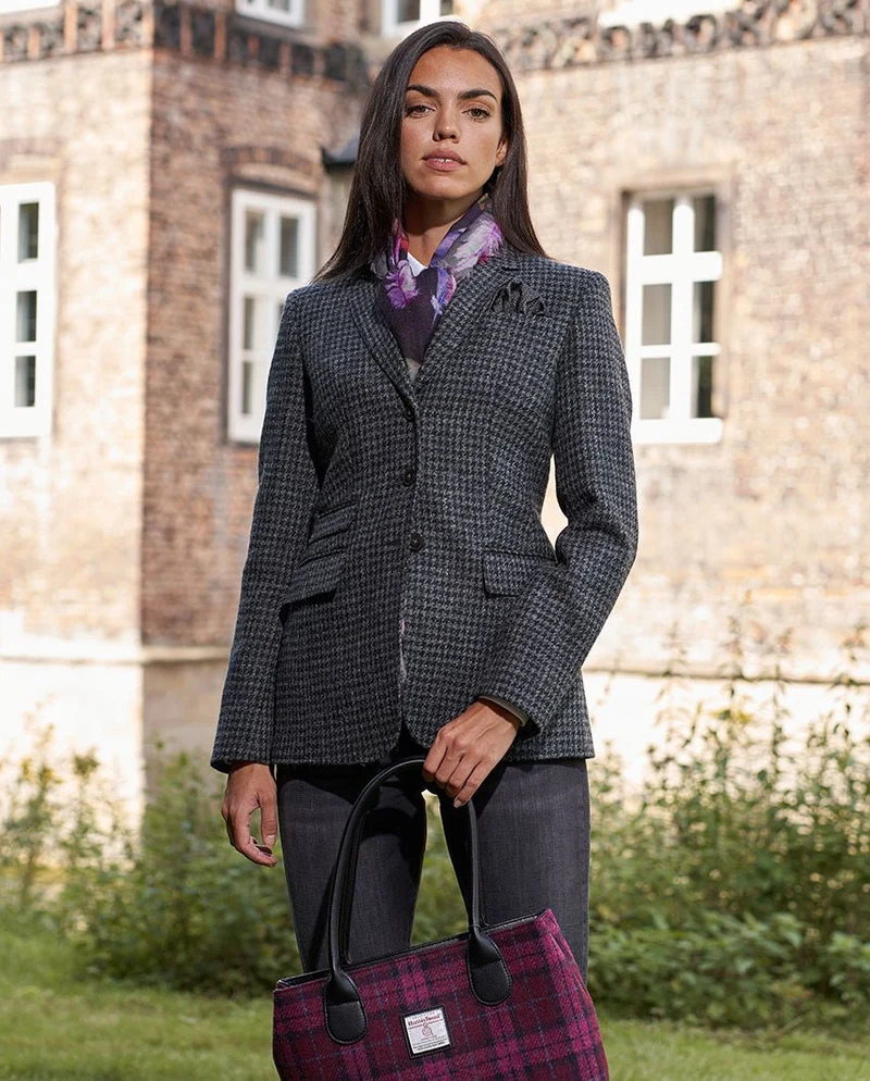 Harris Tweed Blazer "Carola" in black Houndstooth