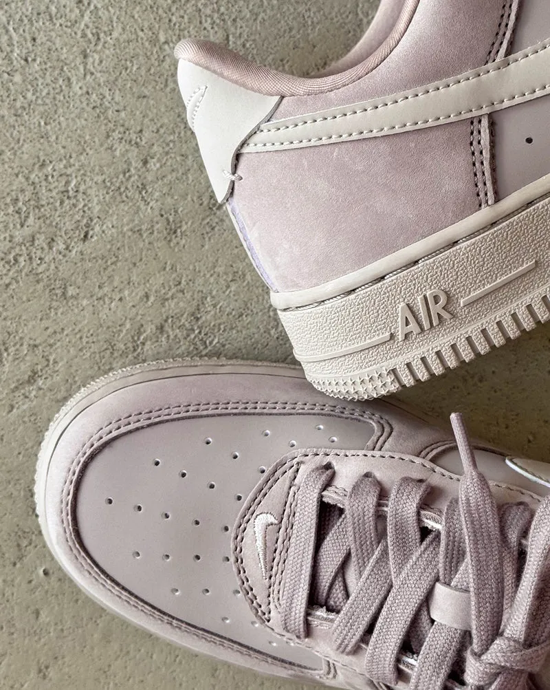 Nike Wmns Air Force 1 Retro Premium