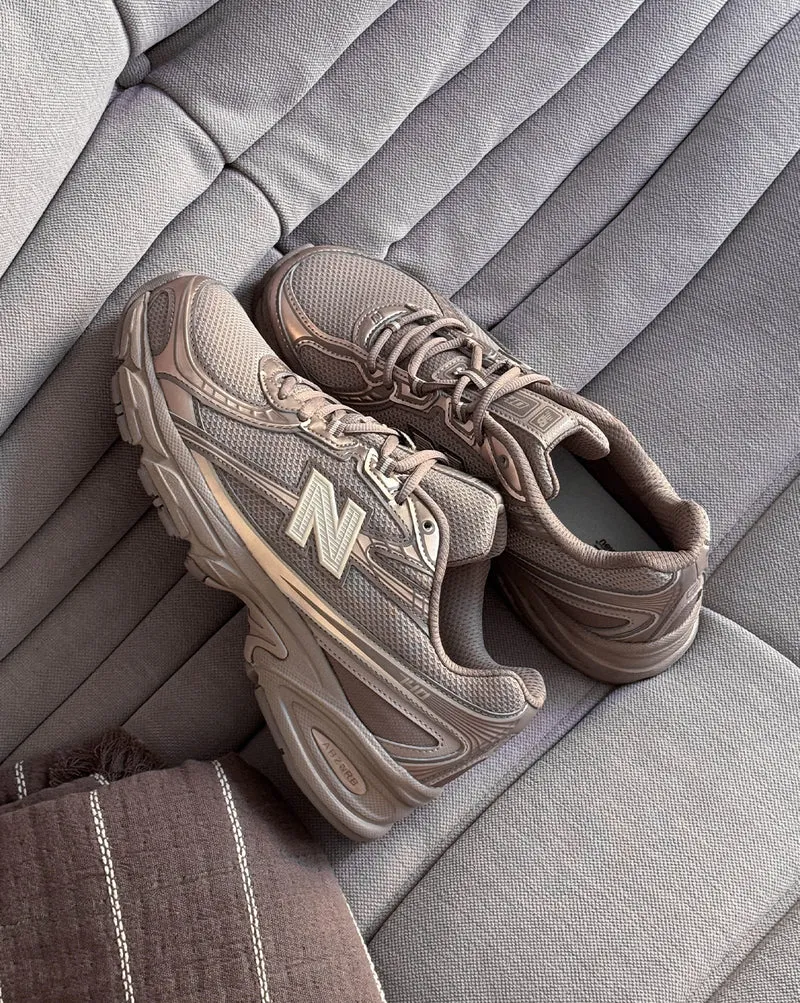 New Balance 740