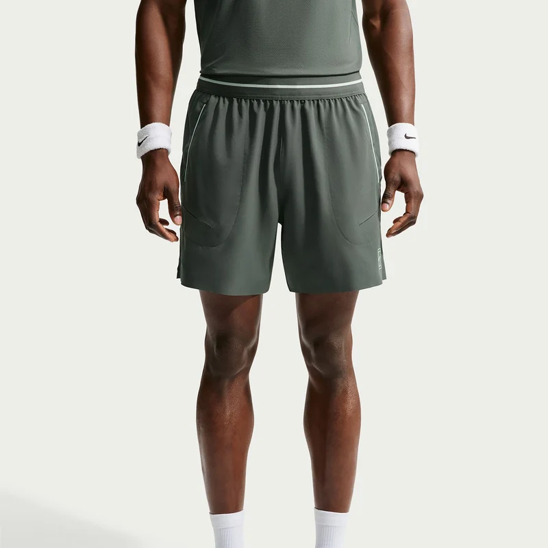 Jannik Sinner Court Dri-FIT Advantage 6in Shorts Herren - graugrün