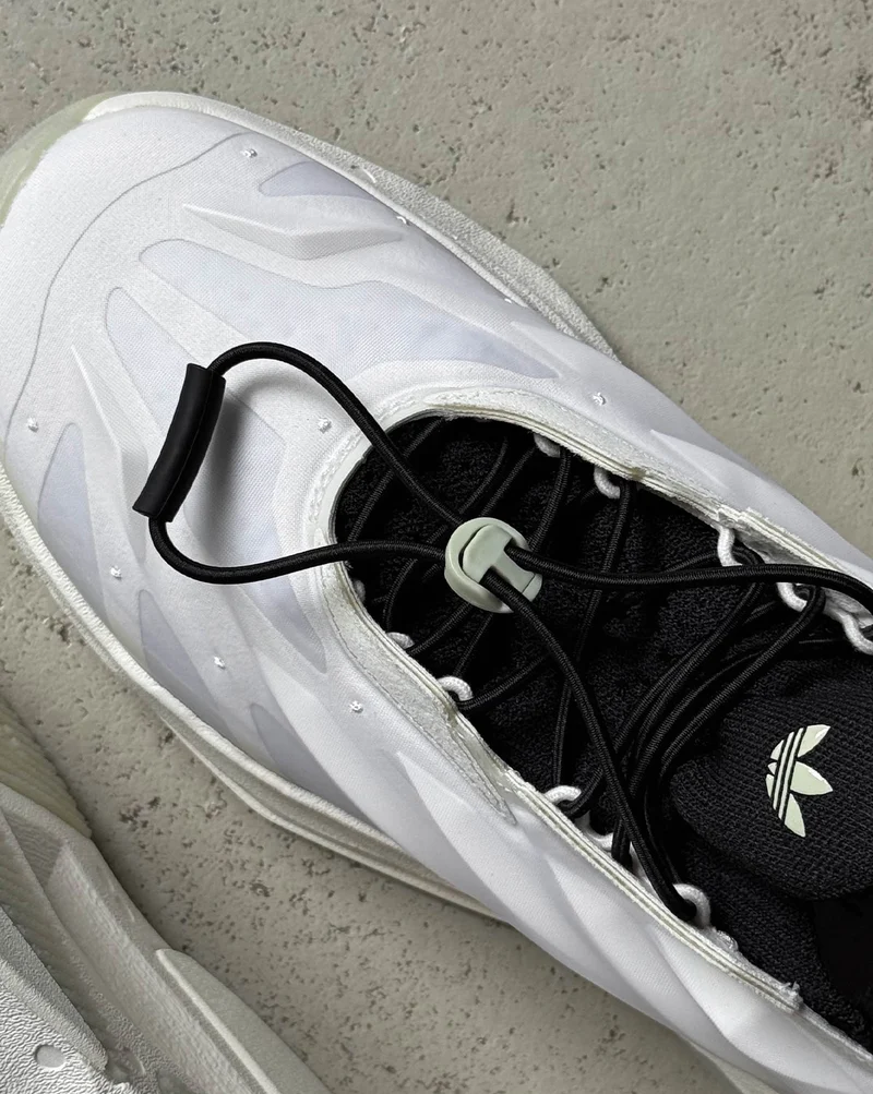 Adidas Terra Mono Lightstrike