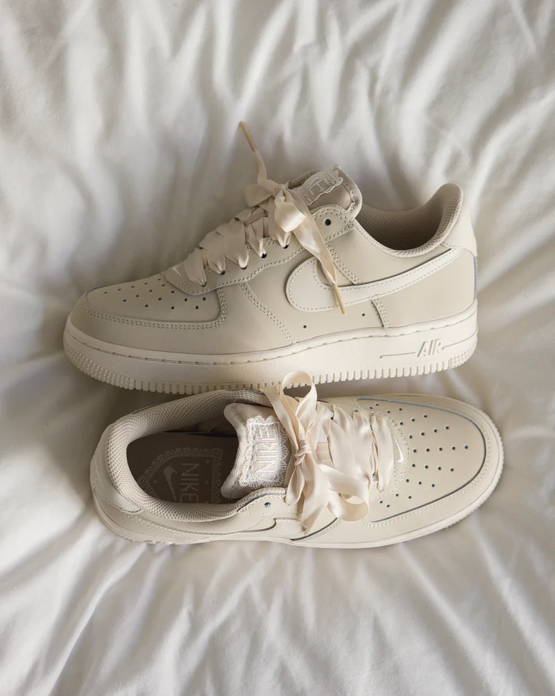 Nike Wmns Air Force 1 Retro Premium