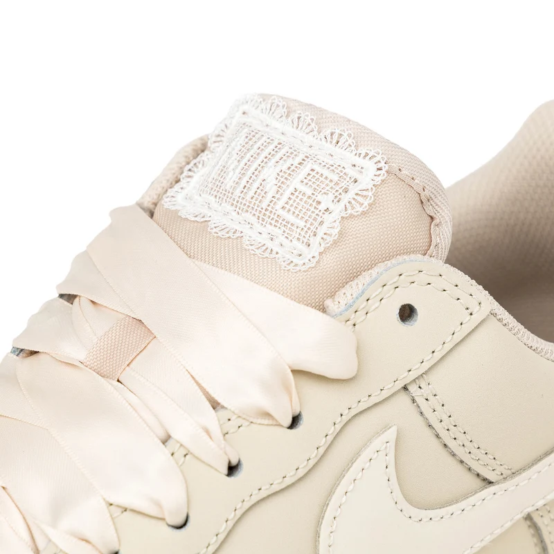 Nike Wmns Air Force 1 Retro Premium