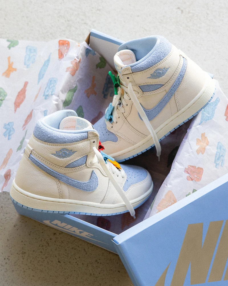 Nike Wmns Air Jordan 1 Retro High OG *Psychic Blue*