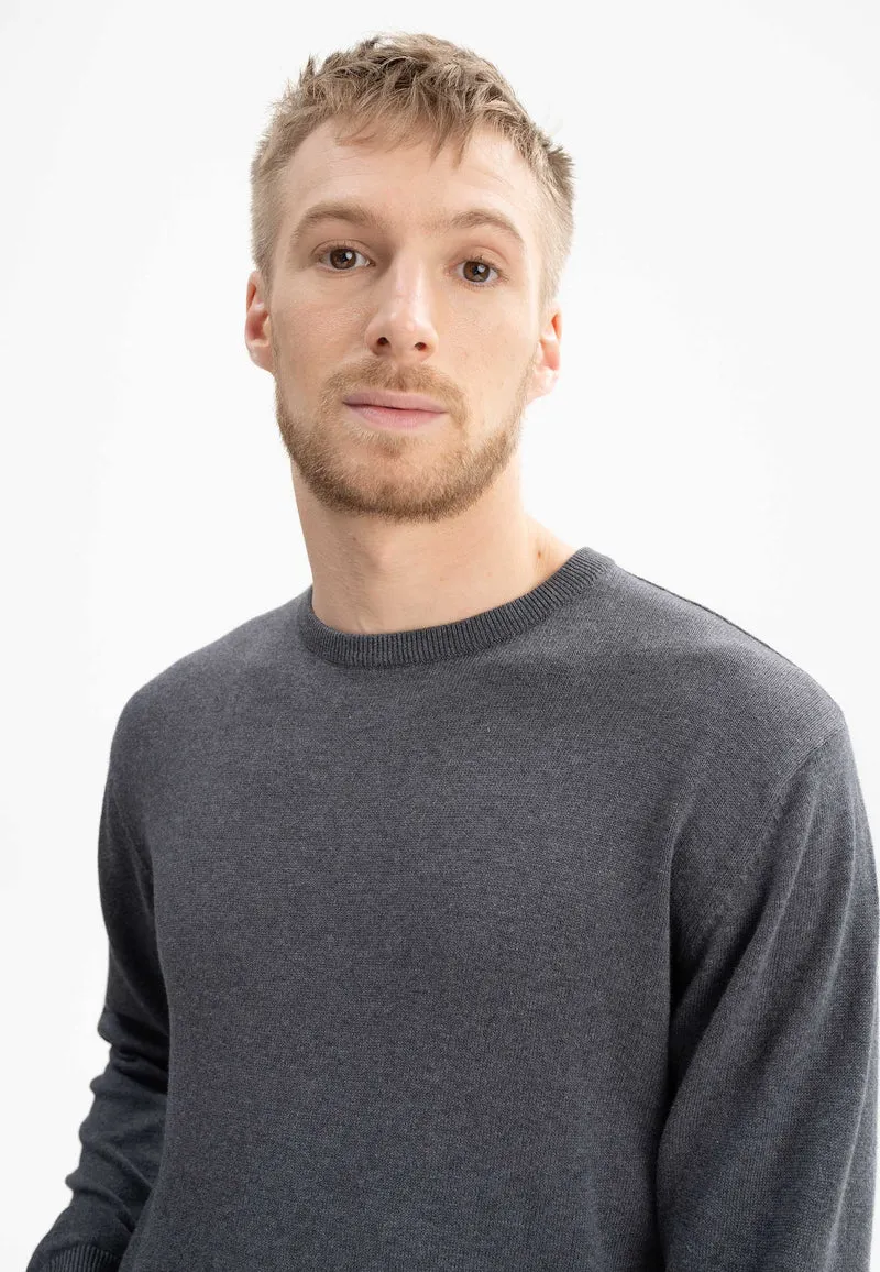 Mela Feinstrick-Pullover Himal