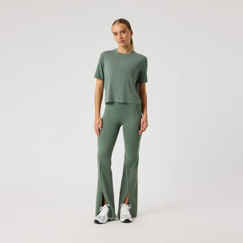 Studio Soft Cropped T-Shirt Damen - salbei